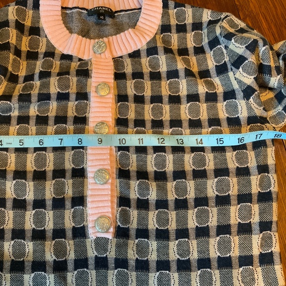 CHANEL CASHMERE PLAID POLKA DOT 2021 Autumn Rhinestone Buttons Logo 40 - Picture 13 of 16